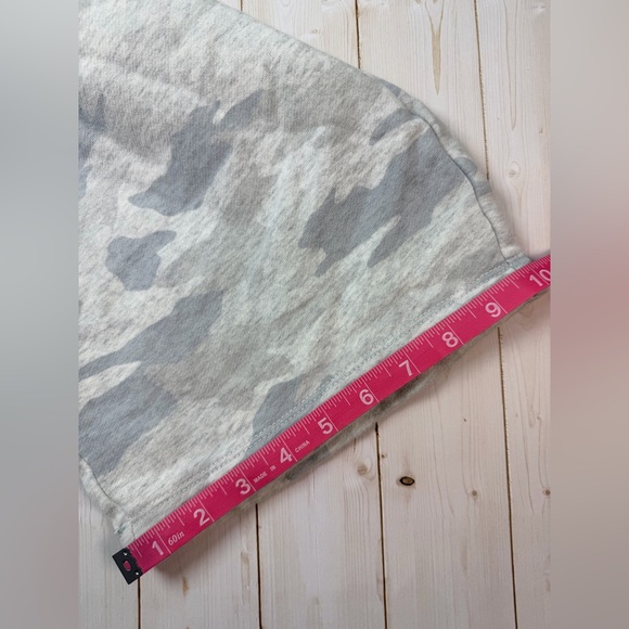 American Eagle Every Day Luxe Barrel Sweatpants in Gray Camo Size Large - Picture 12 of 12